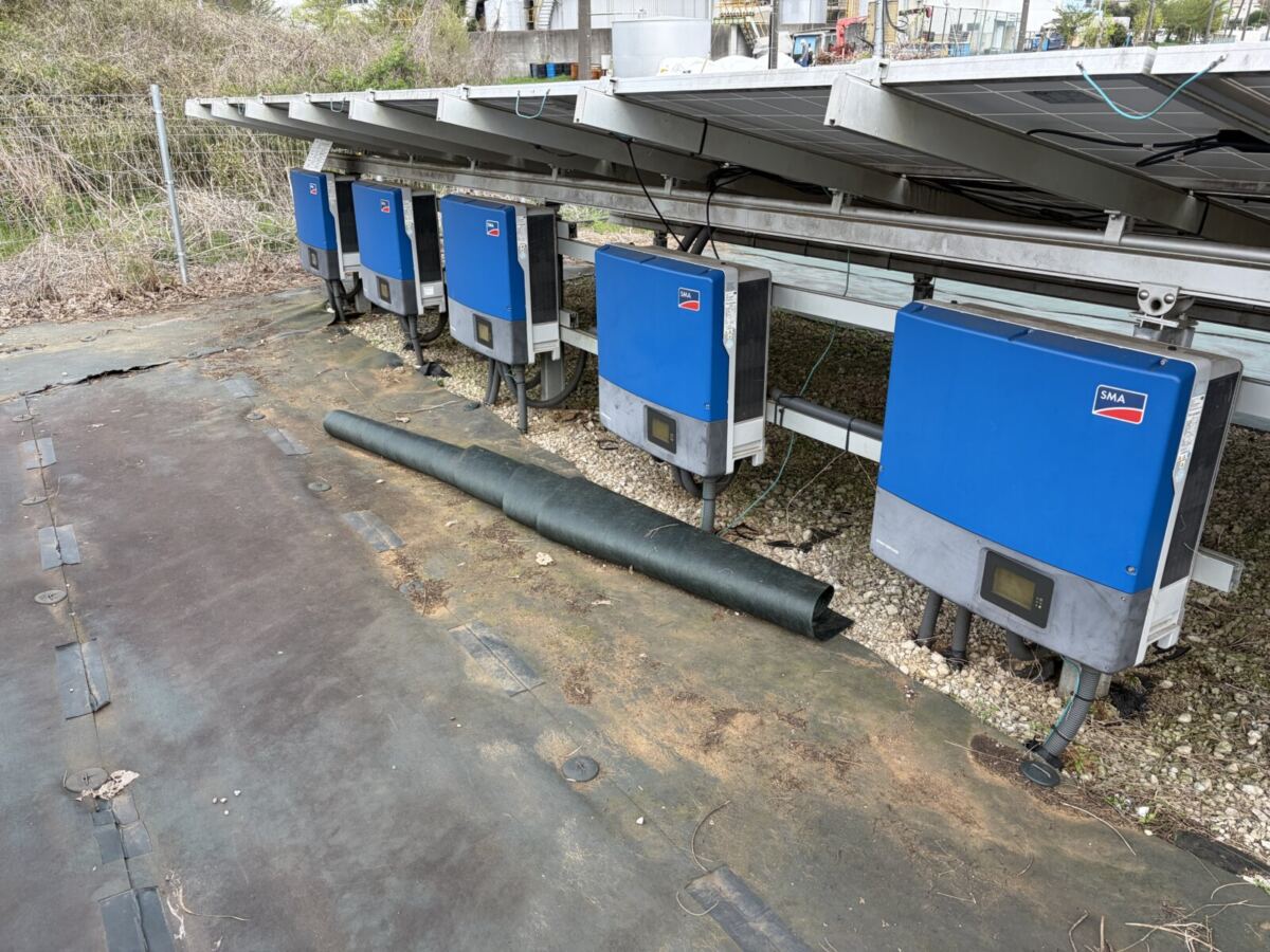 千葉県香取市 SMA製産業用パワコン5台 交換前